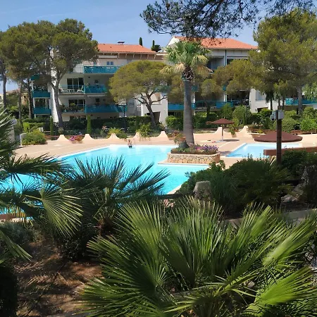 Raphael: Rez De Jardin, 2 Chambres, Piscines Apartment *