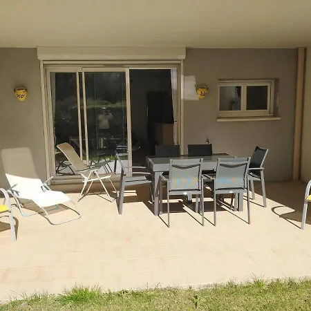 Raphael: Rez De Jardin, 2 Chambres, Piscines Apartment